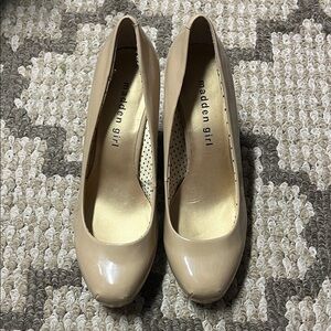 Madden Girl Soft Glossy Nude Medium Heel Women’s Shoes Size 6.5 Used